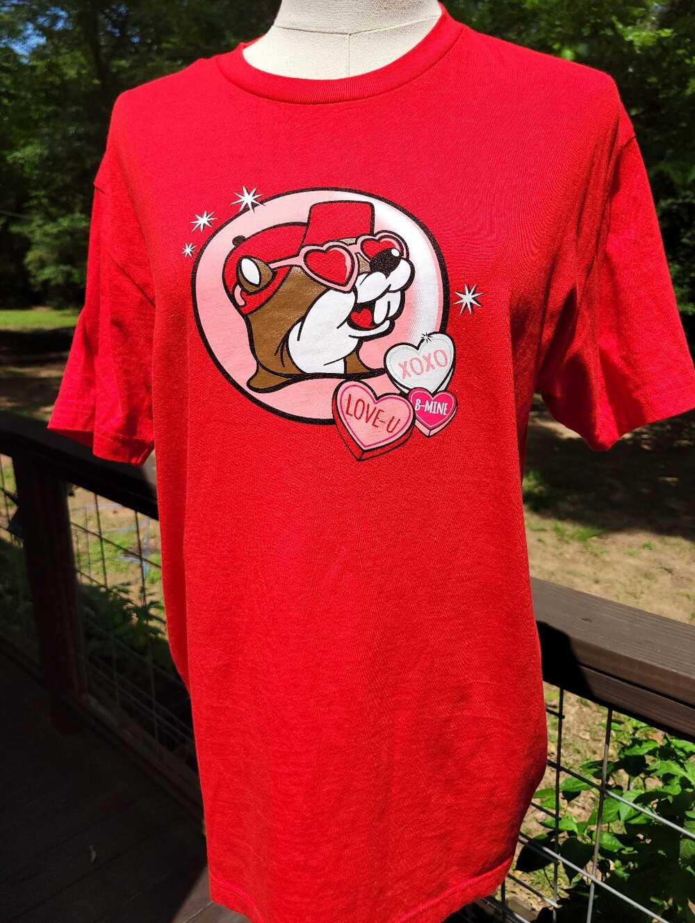 Buc-ee's Red Beaver Graphic Tee with Heart Sunglasses Design